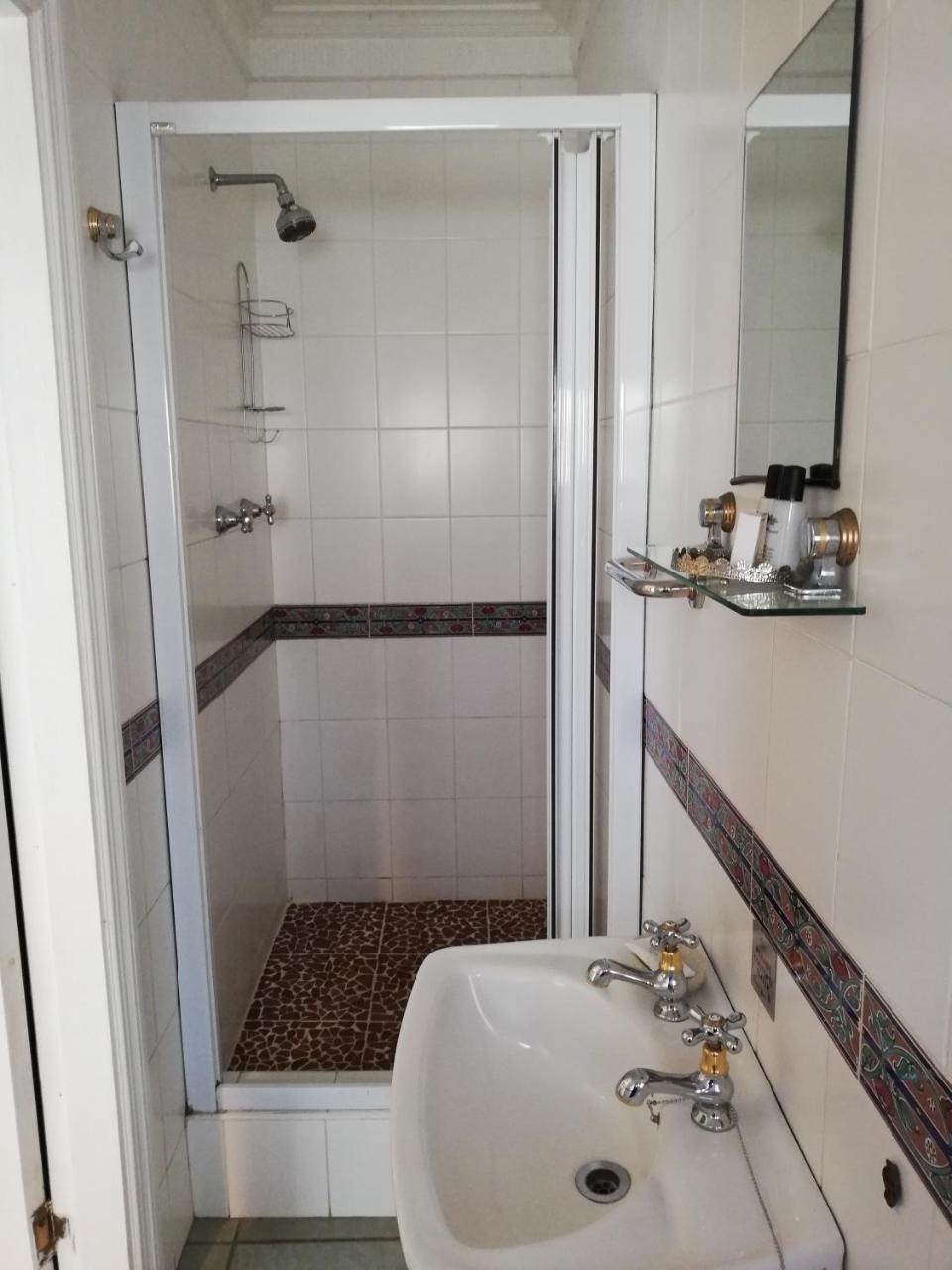 דורבן Fairway Guest House מראה חיצוני תמונה